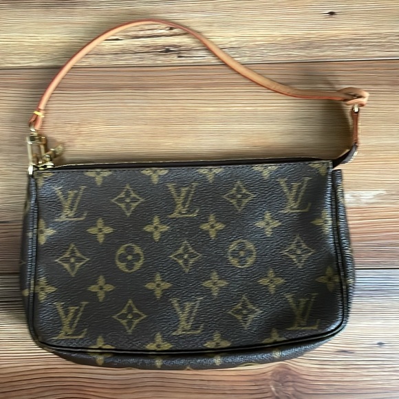 🎉HOST PICK🎉 Louis Vuitton Monogram Pochette Accessories - Picture 2 of 15